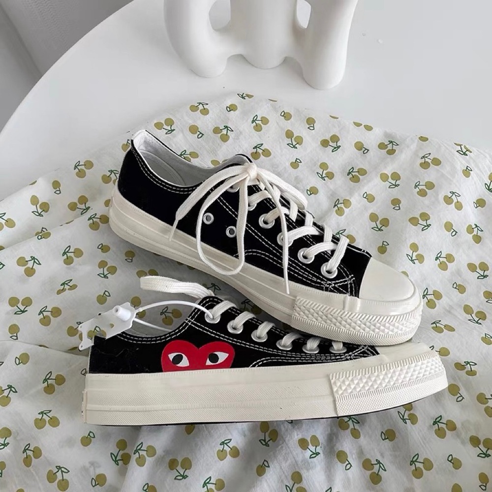 Canvas shoes